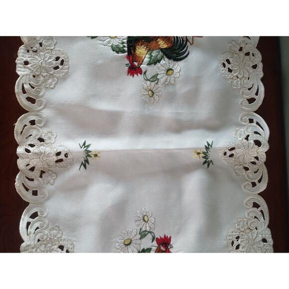 Doily Table Runner Set Tablecloth Chicken Lace floral gold Cottage Country White - Picture 8 of 14